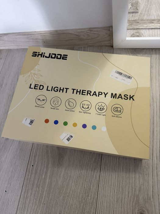 Masca de fata cu leduri pentru ingrijire si tratament facial