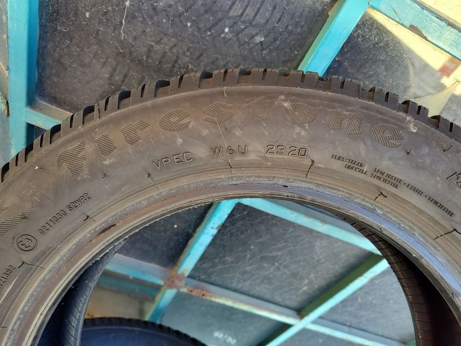 Продавам 2 зимни гуми 155/65/14 Firestone