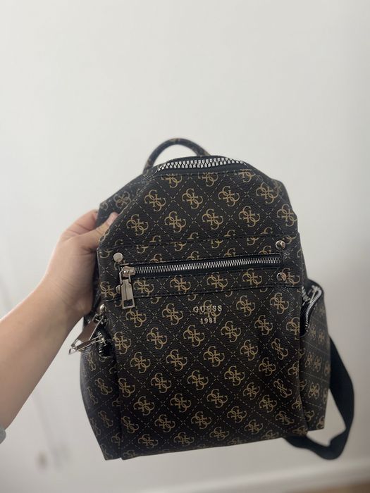 Дамска раница Guess