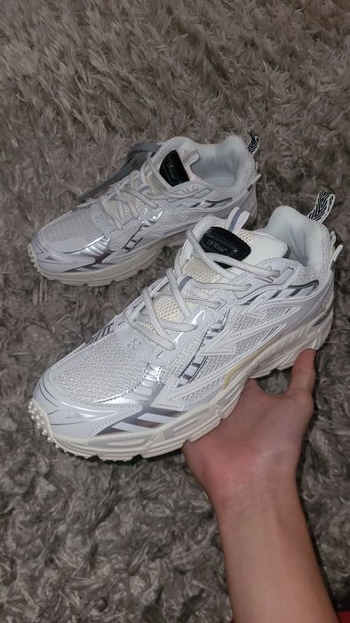 Off-White™ Be Right Back