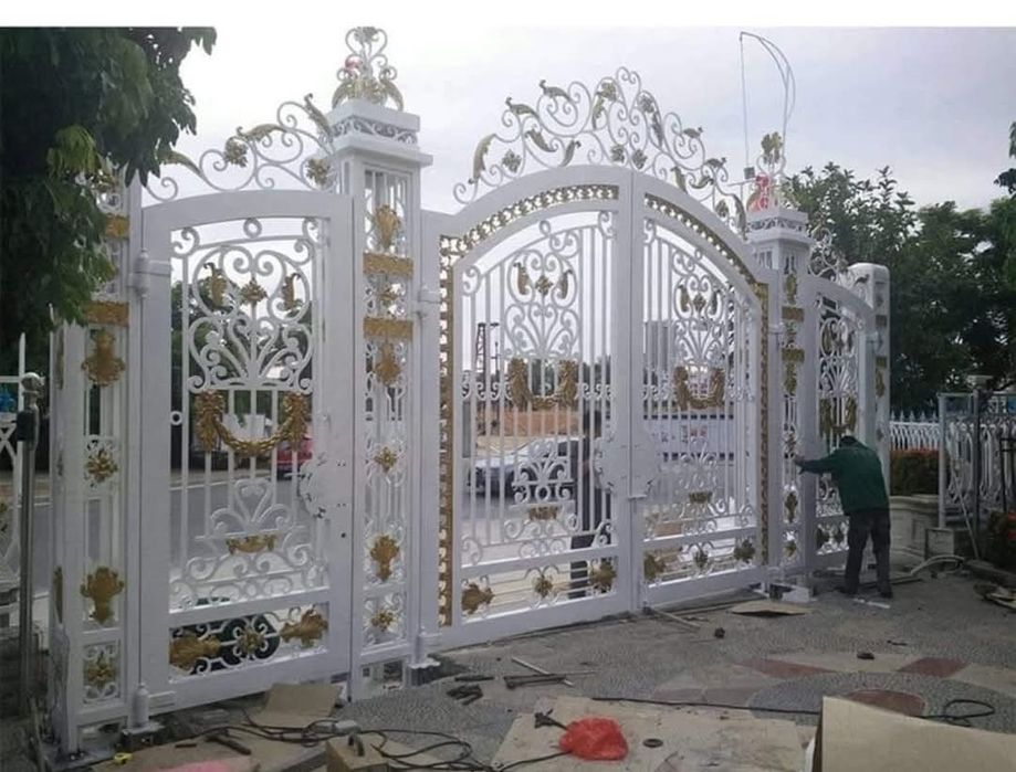 Porți și garduri din fier forjat