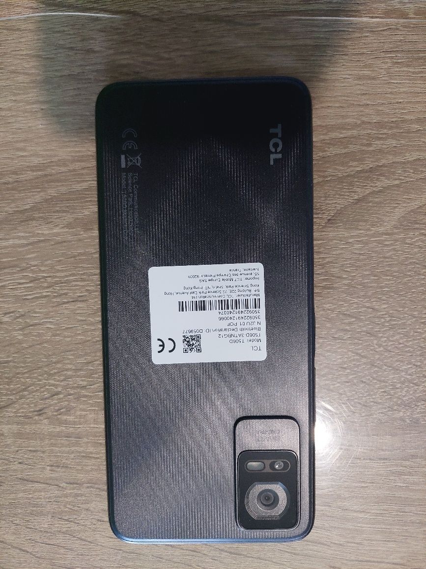 Продавам нов телефон TCL 405