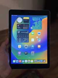 Apple iPad 5th Gen 128GB, Wi-Fi, 9.7" - Space Gray