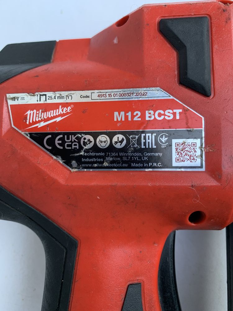 Milwaukee M12 BCST/ такер електричарски с изолирани скоби/+ бат2 ah.