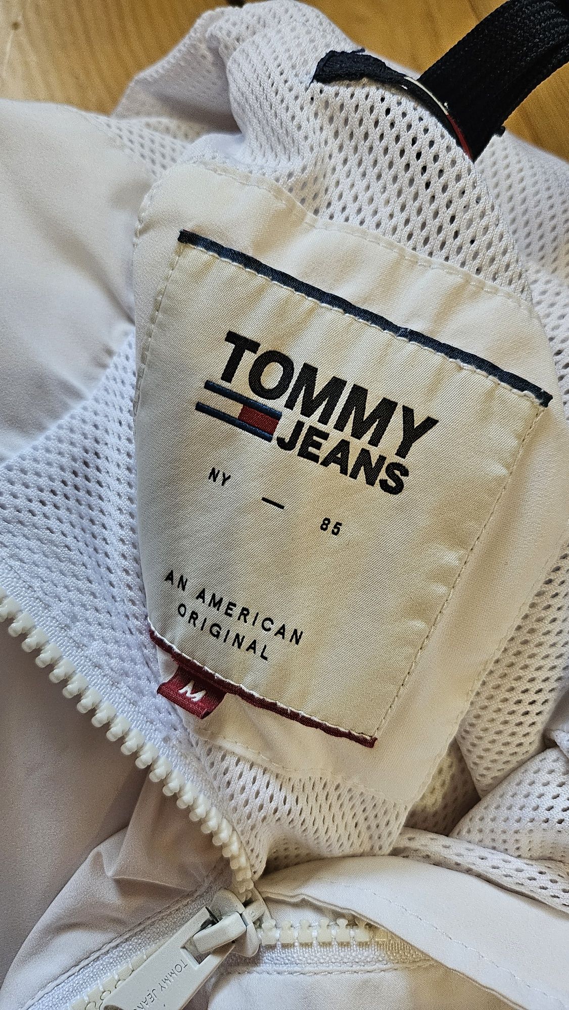 КОМПЛЕКТ TOMMY HILFIGER 
Дънки 27номер
Шушляково яке с качулка