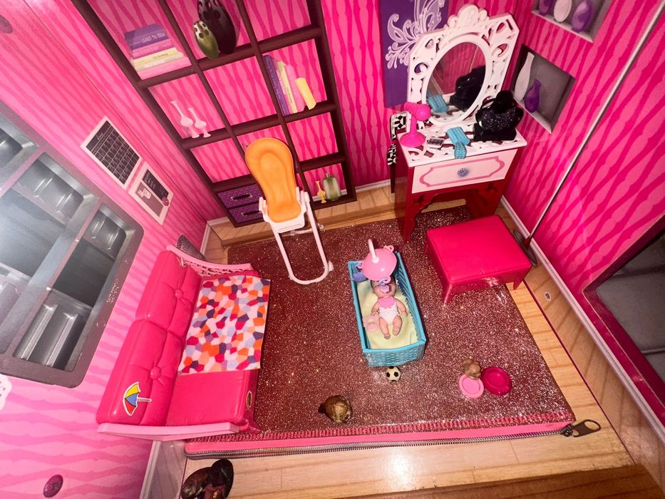 Casuta de papusi din lemn cu lift, mobilata si cu accesorii