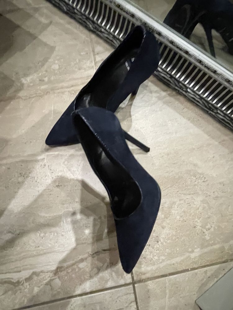 BATA остри класически обувки