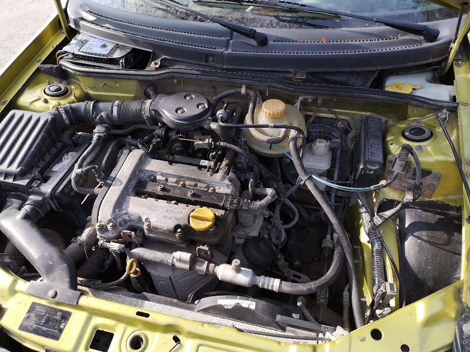 Opel Corsa 1.0 бензин 99 год. на части