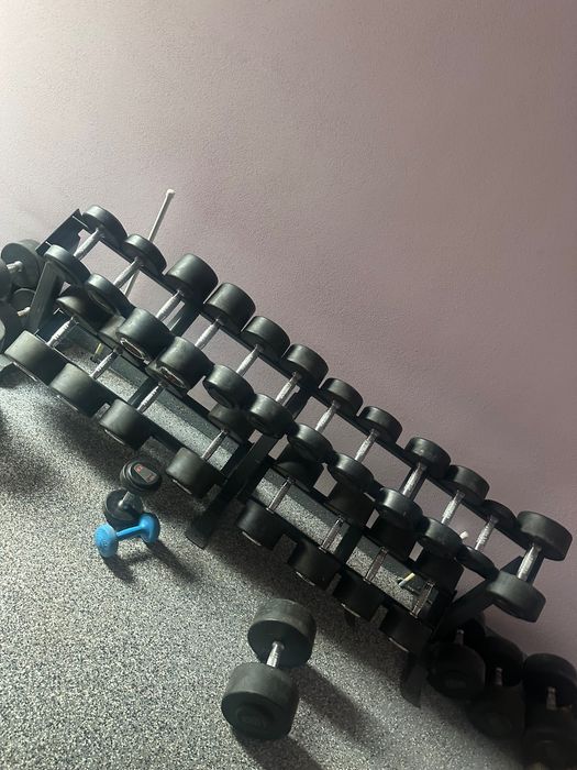 Vand echipamente sportive de fitness pretul este negociabil