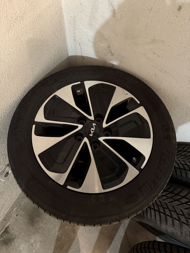Оригинални джанти KIA със сензори и гуми Michelin 205 / 55 / 16