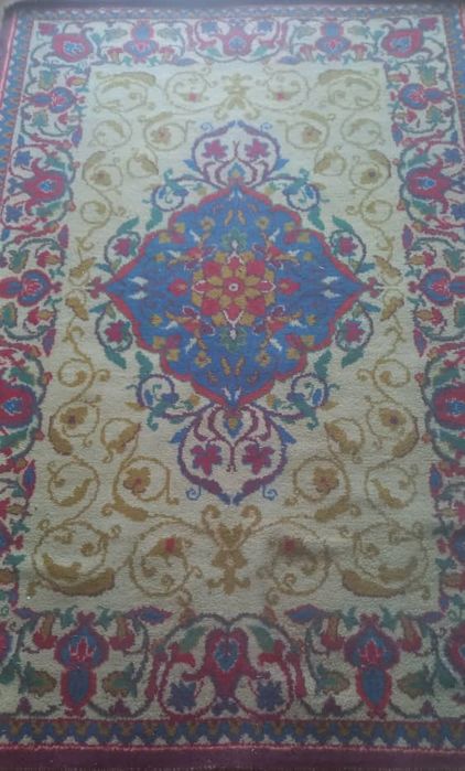 Ковер висел на стене 2*1.30