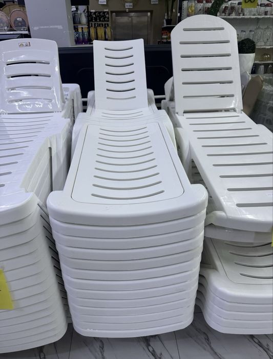 Шезлонг для бассейн