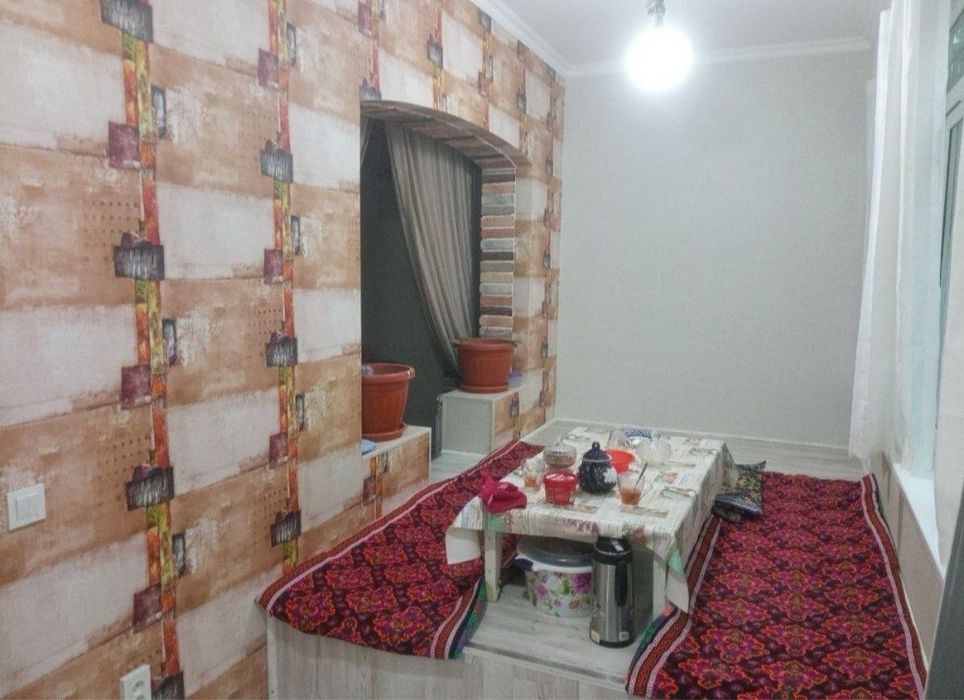 Продаётся 4 комнатная в 10 микрорайоне