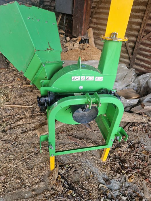 Tocator crengi pentru tractor