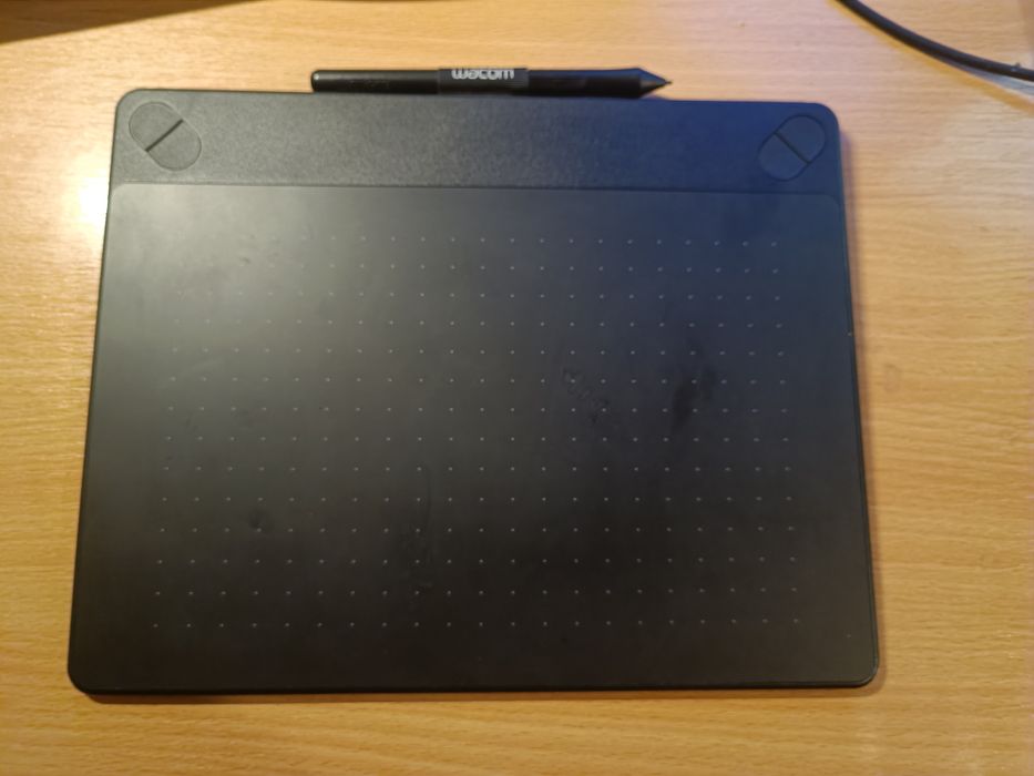 Tableta Wacom Intuos CTH650 cu pen si multi-touch