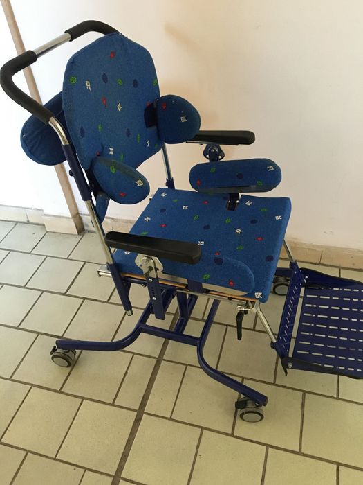 Инвалиден стол на колела