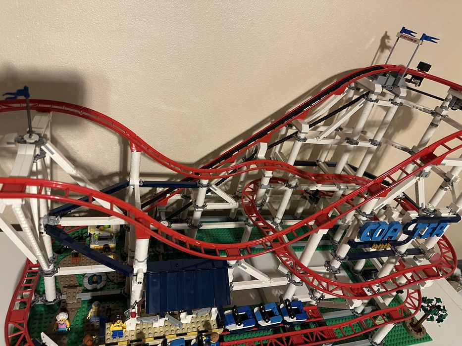 Lego 10261 roller coaster