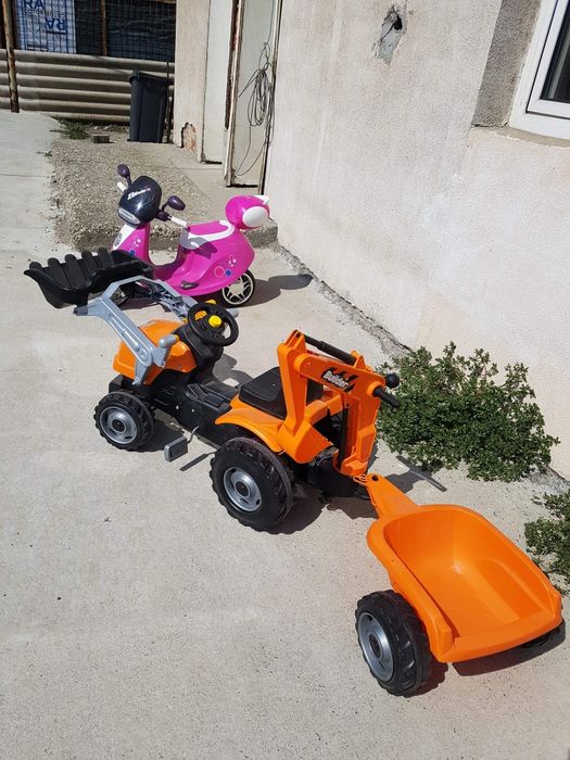 Scuter electric roz pentru fetite
