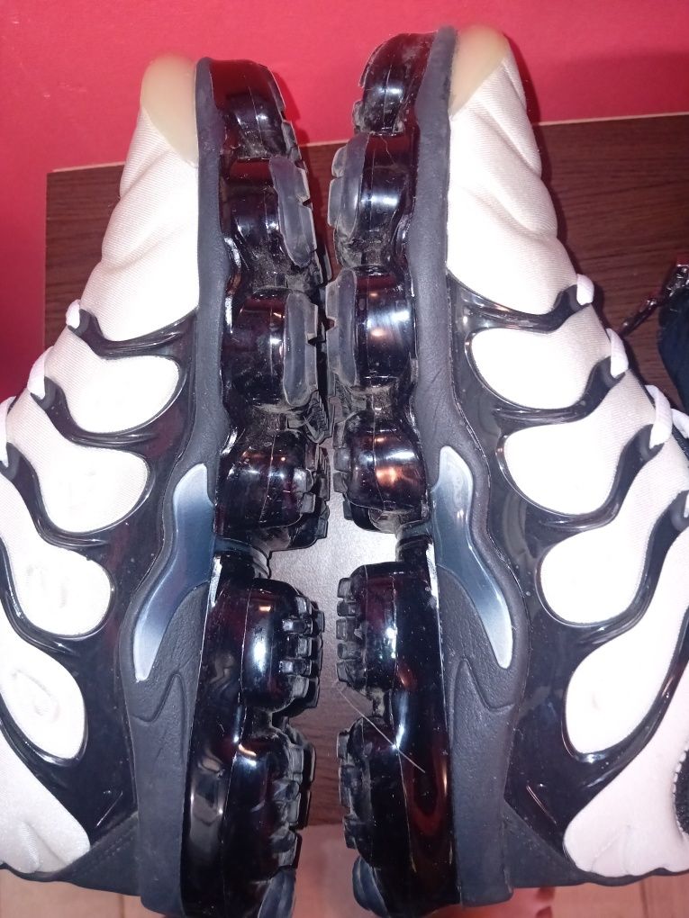 Продават се nike vapormax plus,без кутия!