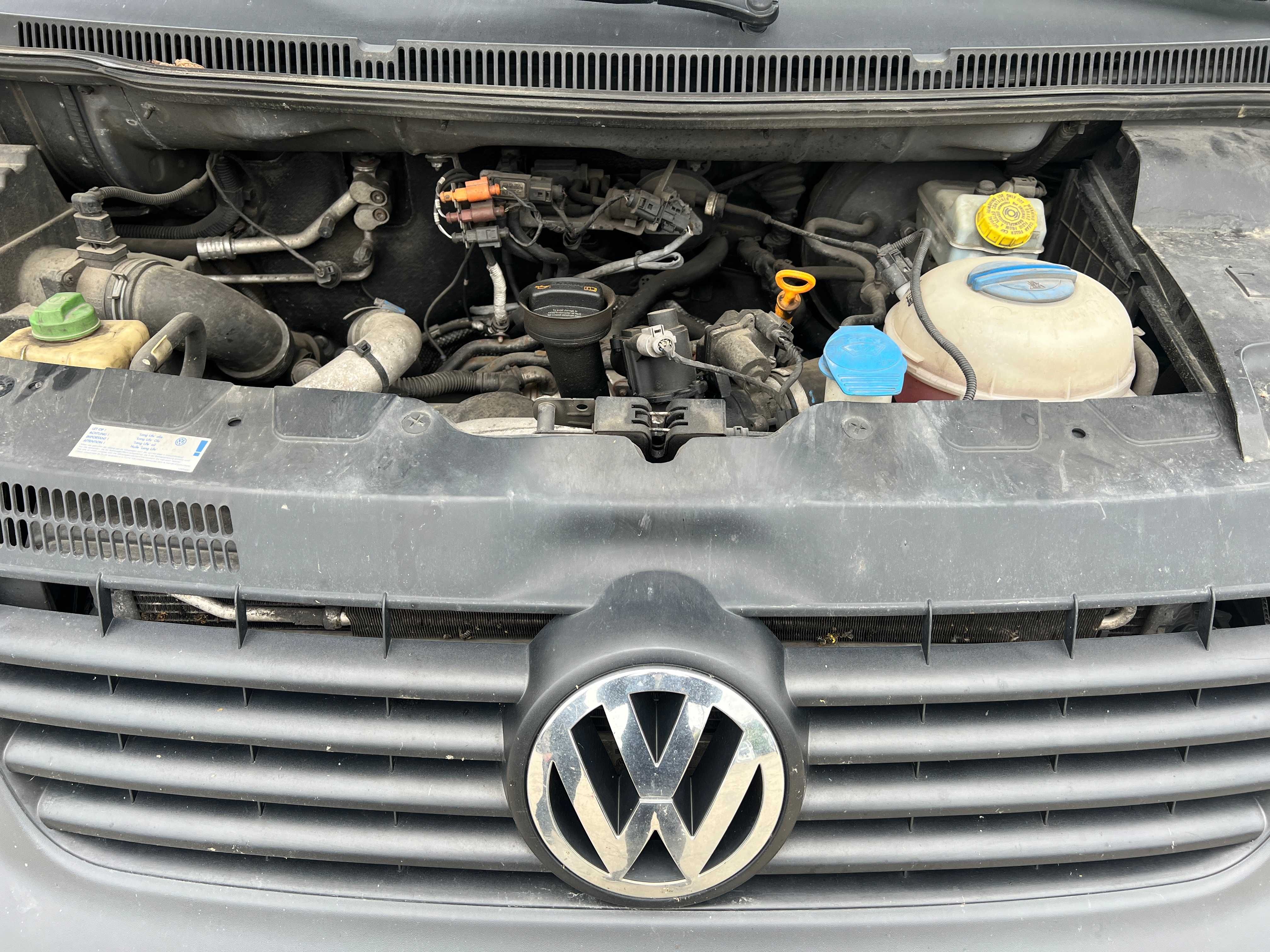 Dezmembrez Volkswagen TRANSPORTER T5 VAN 1.9 TDI AXB 2006 euro 4