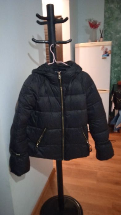 Продам куртку Zara 42 размер