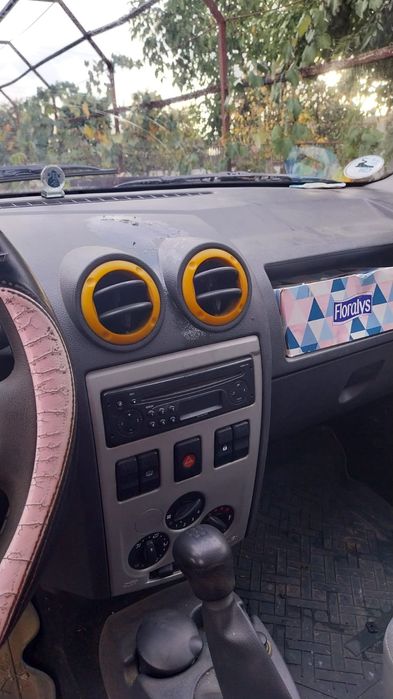 Vând Logan din anul 2006 în stare bună