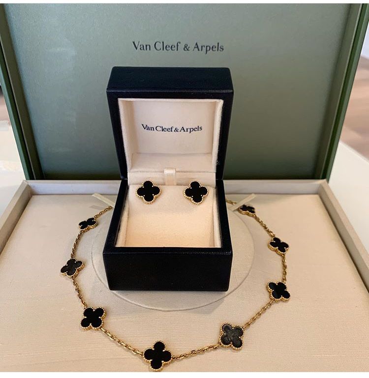 Позлатени колиета Van Cleef & Arpels