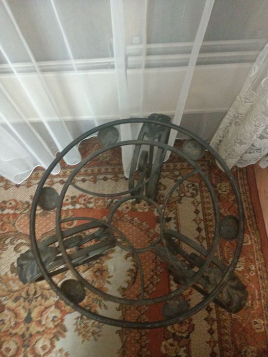 Продам подставку под цветы