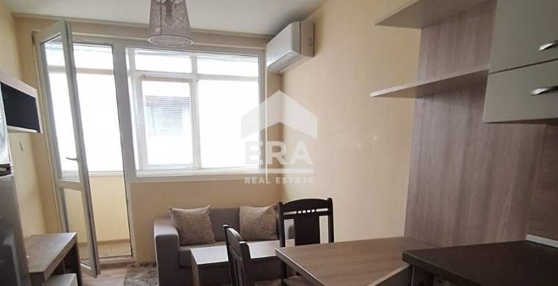 Дава се под наем Двустаен апартамент в Варна, Бизнес хотел - 64 кв.м за 512 € - Снимка #1