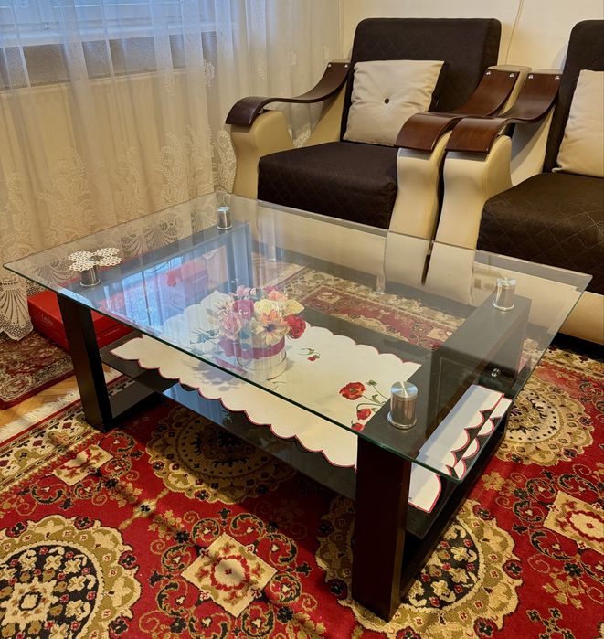 Vând masă de sticlă