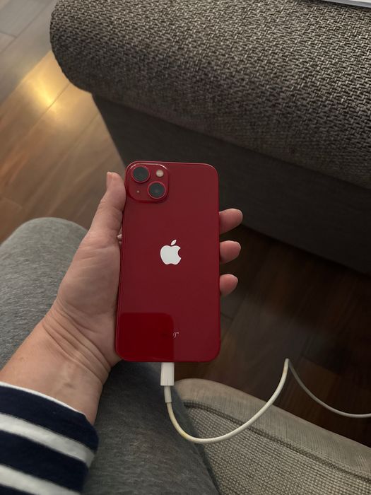 iPhone 13 roșu, cu încărcător, 128 GB