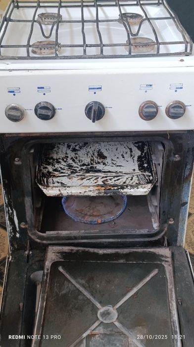 Газ плита 4кампоричний работает отличный идеальный состо