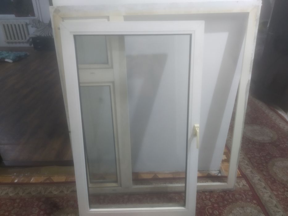 plastik  rom  rangi oq 1.32*1.46 razmer