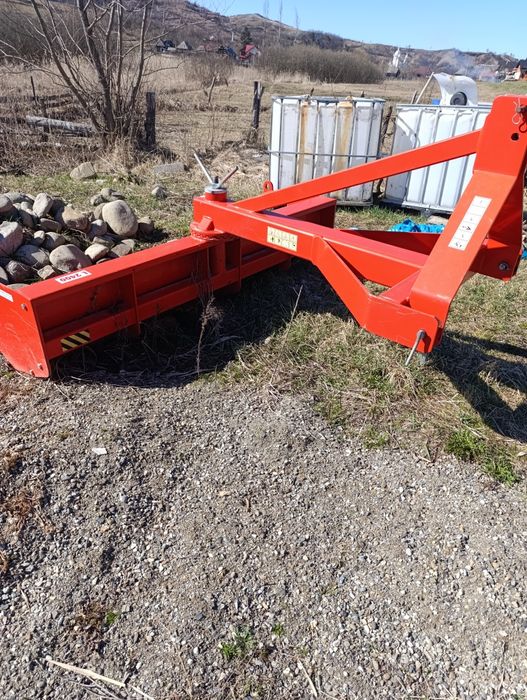 Vând remorca lama cauciucuri dau și la schimb cu mașină teren