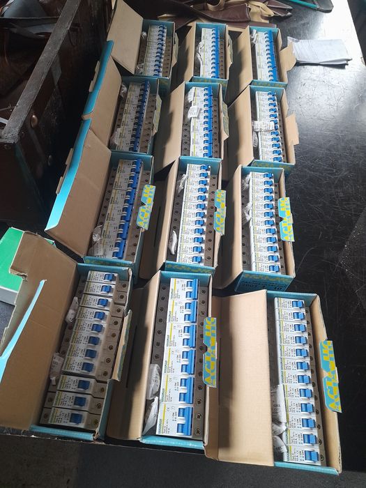 Продам обсолютно новые злектрические автоматы в количестве 106 штук