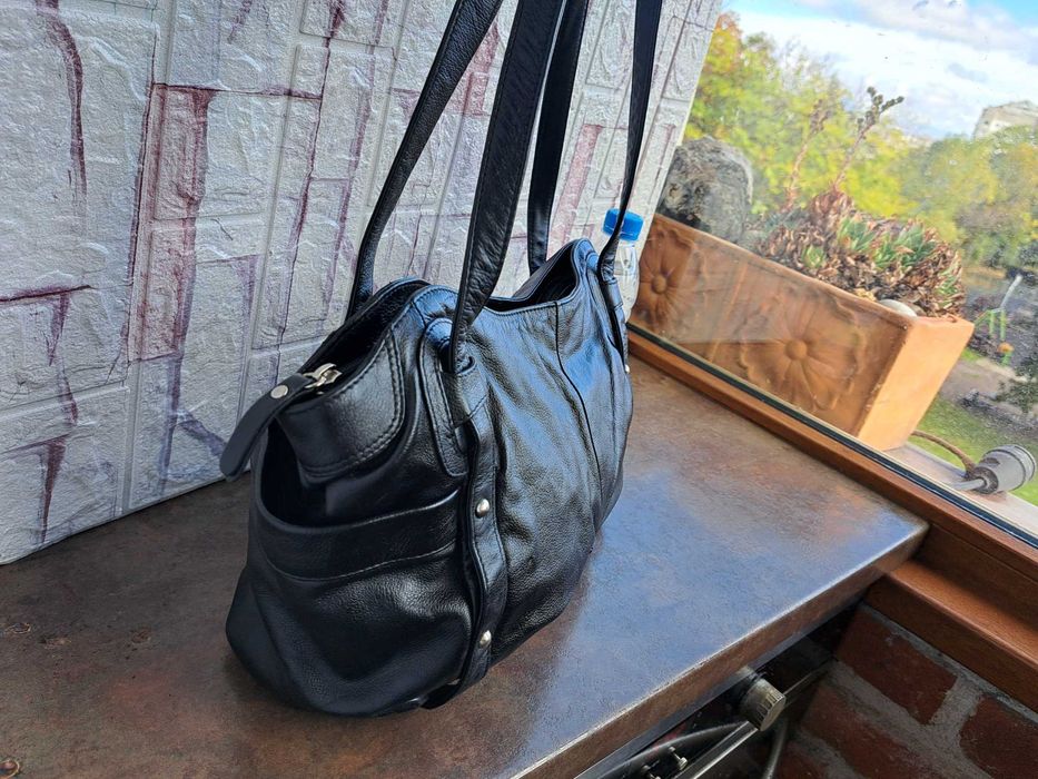 дамска малка черна чанта-естествена кожа