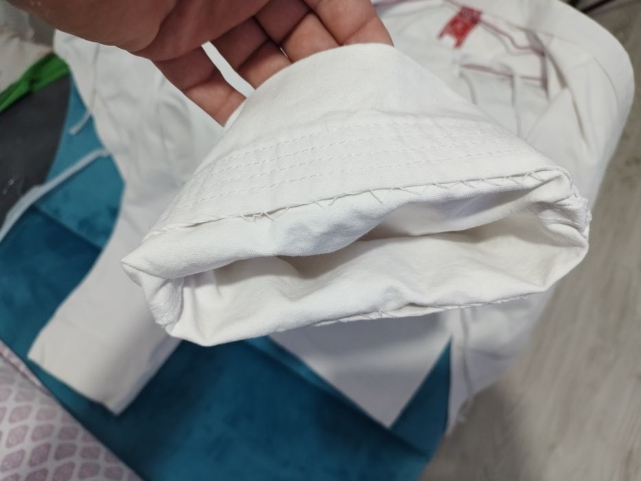 Vând costum karate