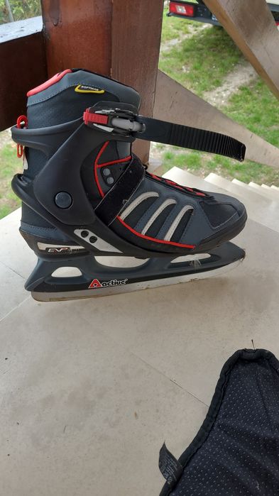 Vând patine, Active