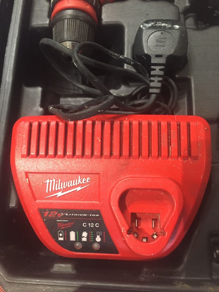 Milwaukee M12 BDDX/винтоверт с три бързо сменяеми глави/+зарядно в куф