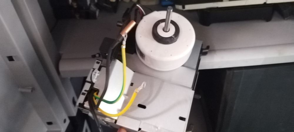 Piese aer conditionat.