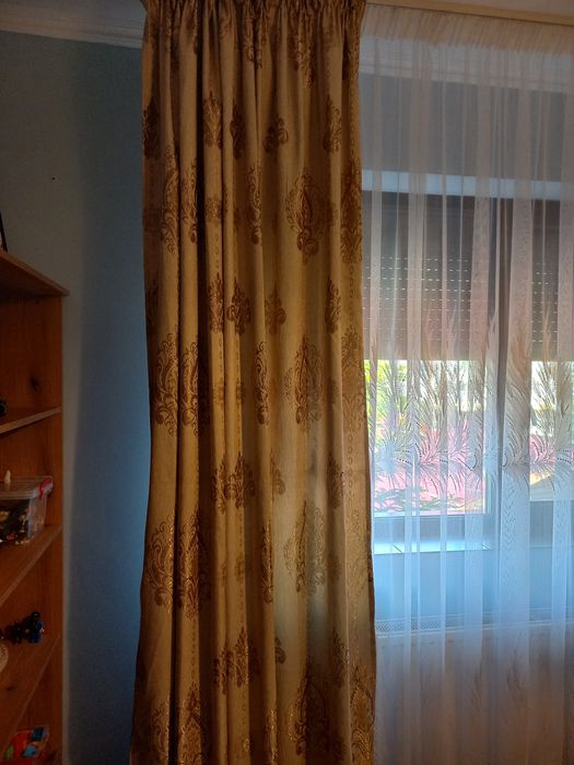 2 draperii groase dimensiune 265 x 140 cm cu cleme prindere pe sina