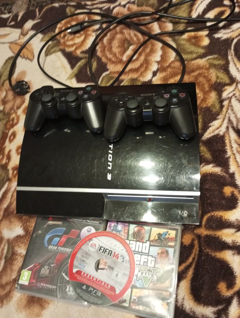 Vând PS 3 cu 2 manete și 4 jocuri