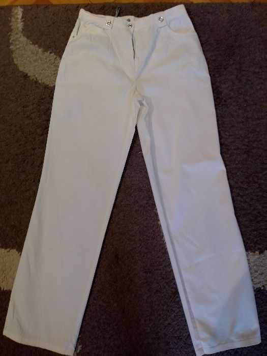 Продавам бял Дамски панталон