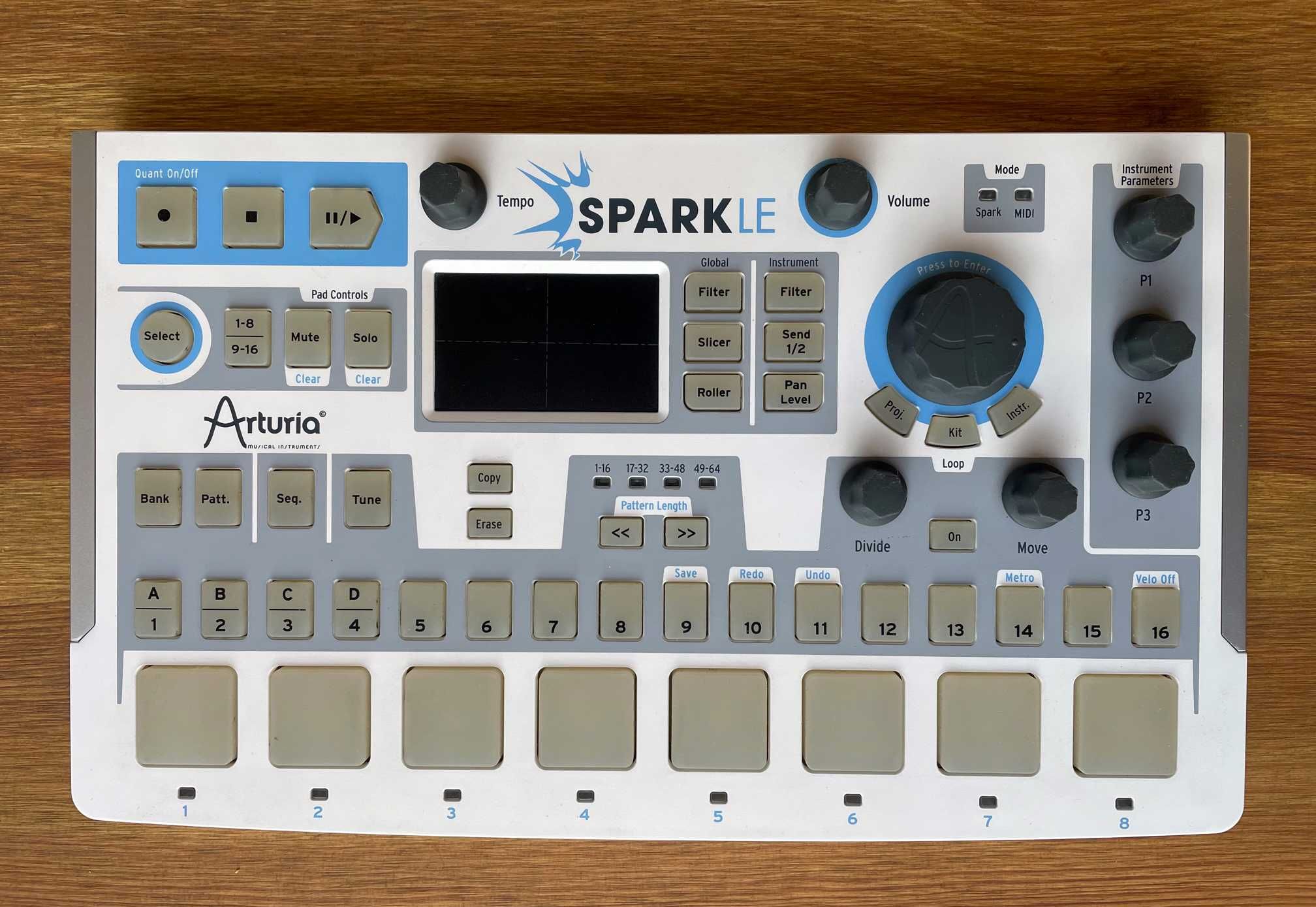 Arturia SparkLE MIDI Controller / Drum Machine