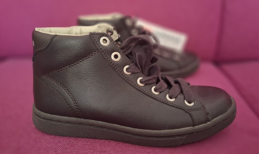 Чисто нови кожени кецове Superga, 35 номер