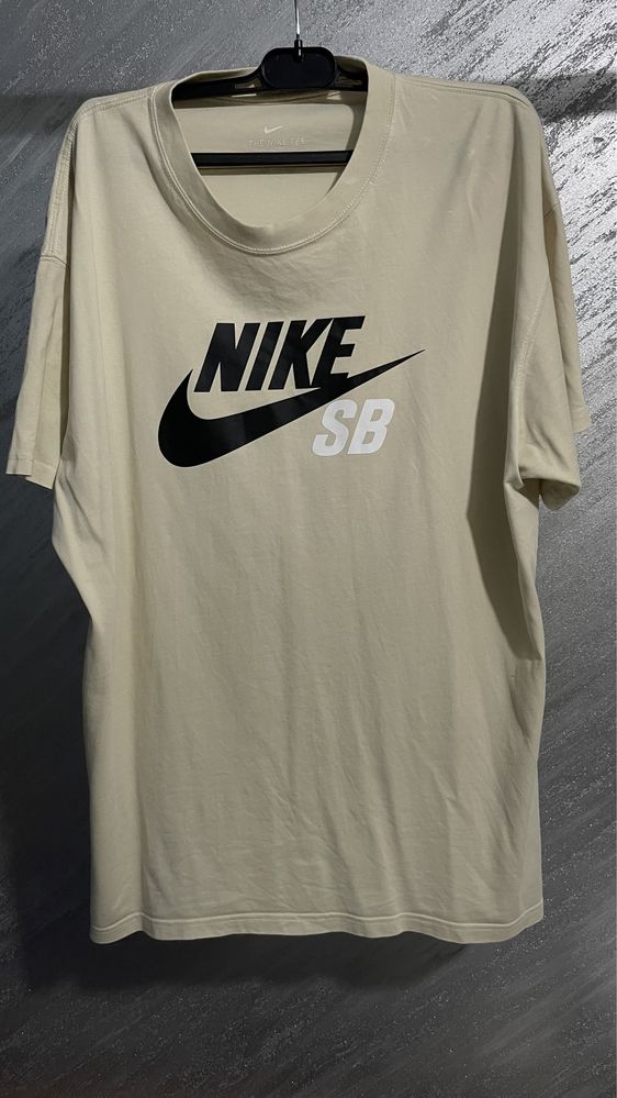 Tricouri Nike (Mărimea L)