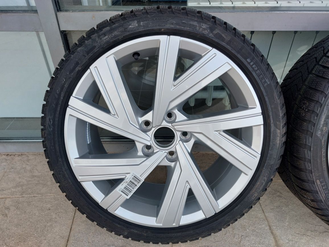 Оригинални джанти и гуми за Golf 8 Bergamo 18" и Pirelli Sottozero 3