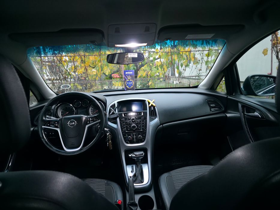 Opel Astra J Berlina 1.6 benzina