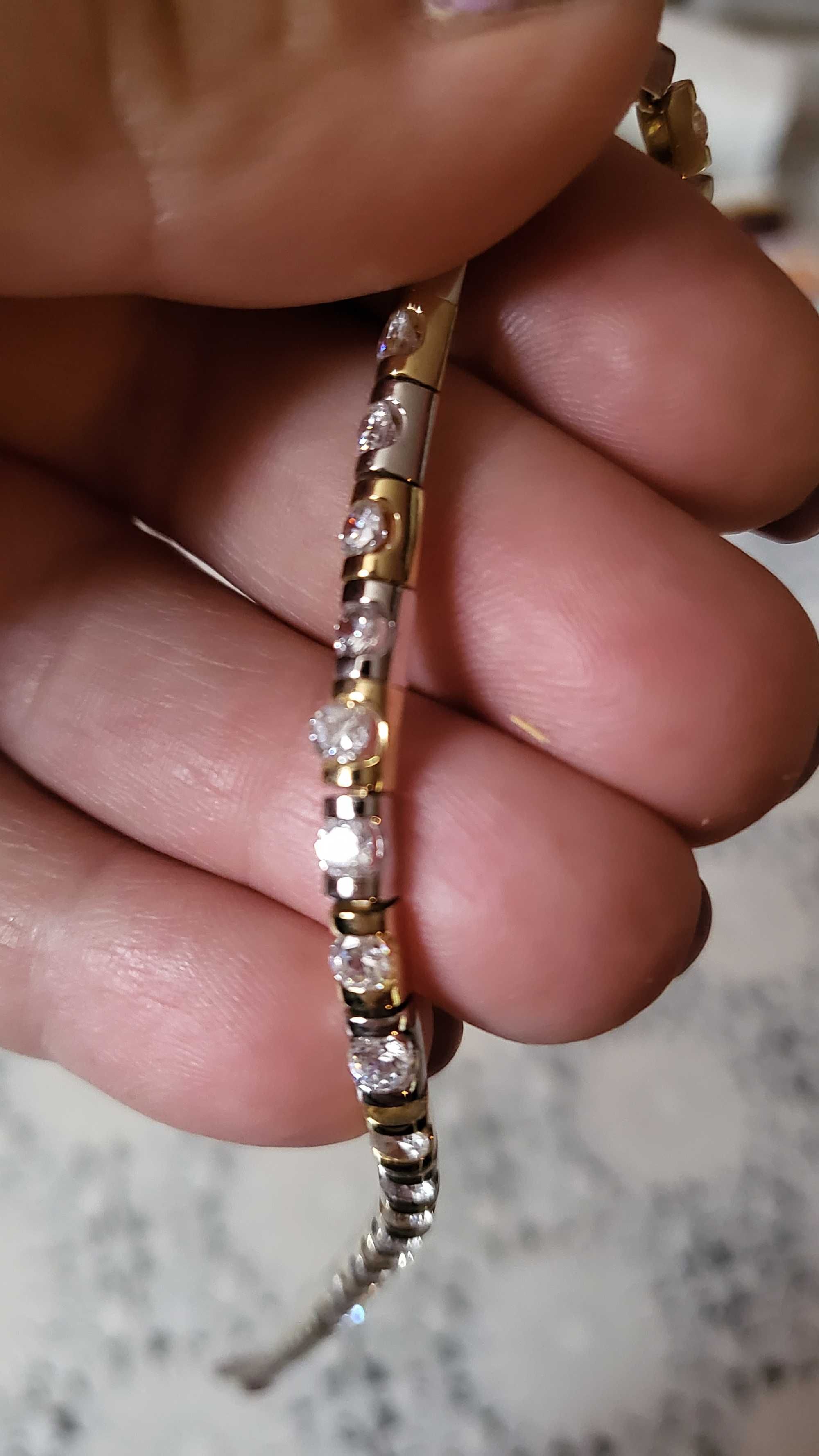 Дамски златен пръстен с камъчета