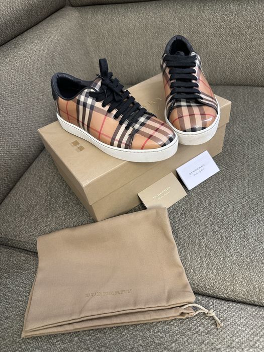 Adidasi Burberry